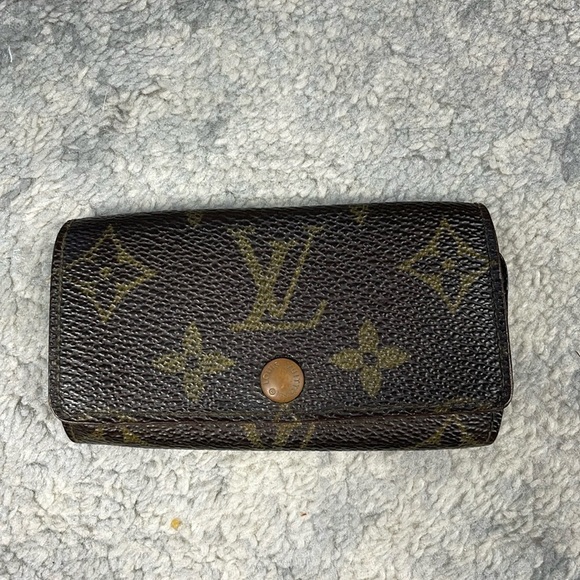 Louis Vuitton Monogram Key Case Holder 4 Key - Picture 1 of 12